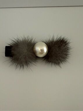 Pearl Center Faux Fur Hair Clip in Gray